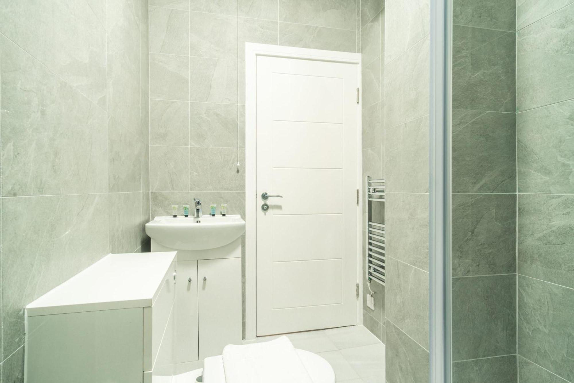Stunning 1 Bedroom In Appartement *