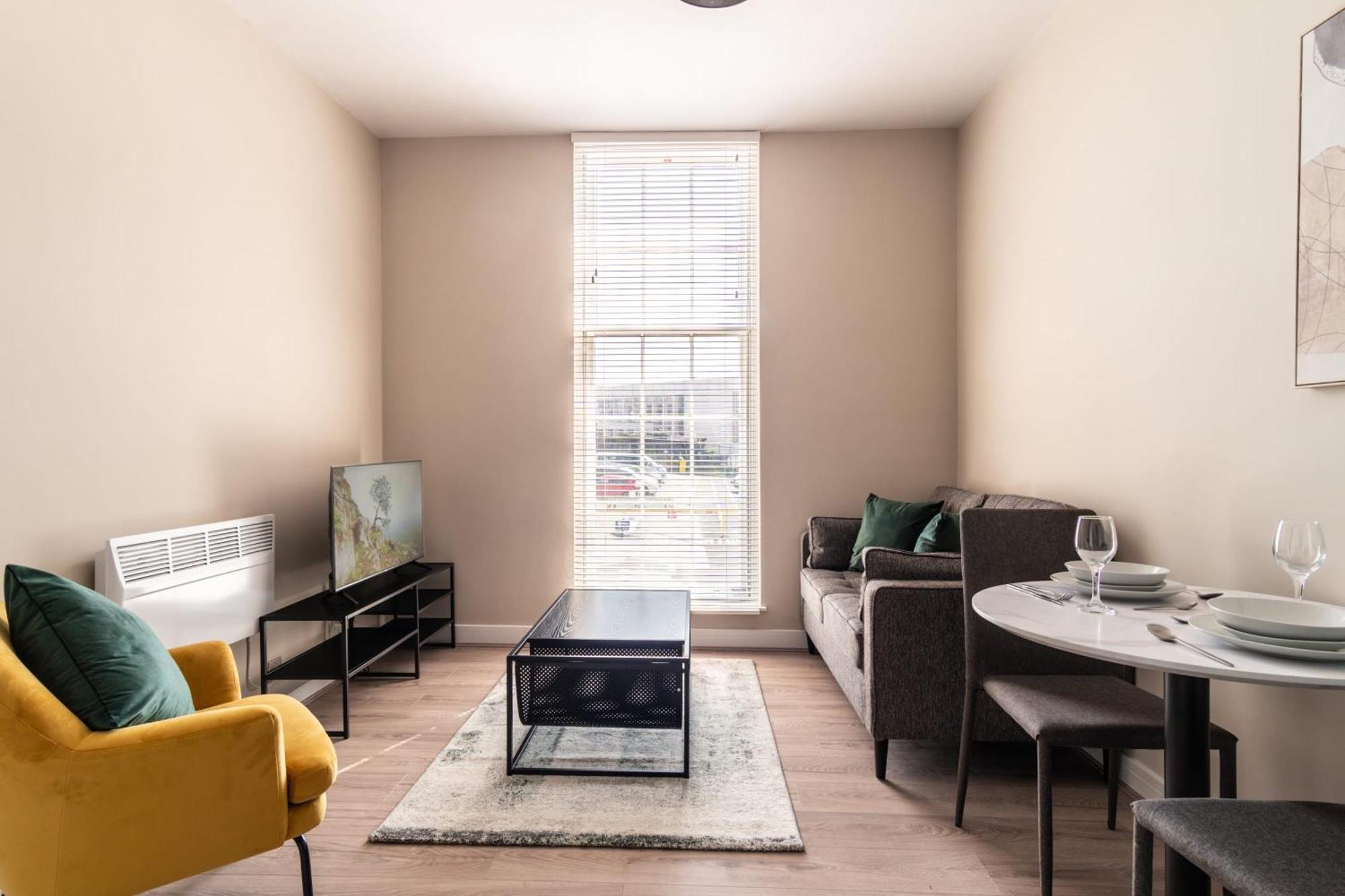 Stunning 1 Bedroom In *