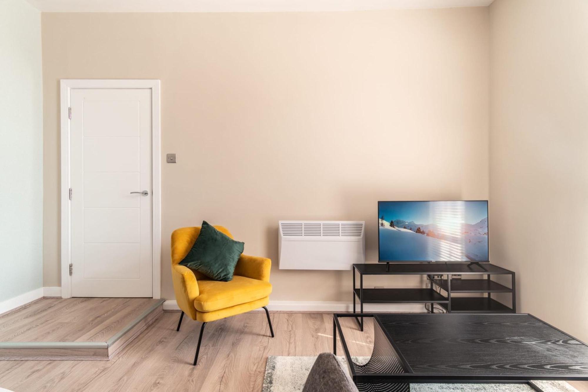 Stunning 1 Bedroom In Apartment